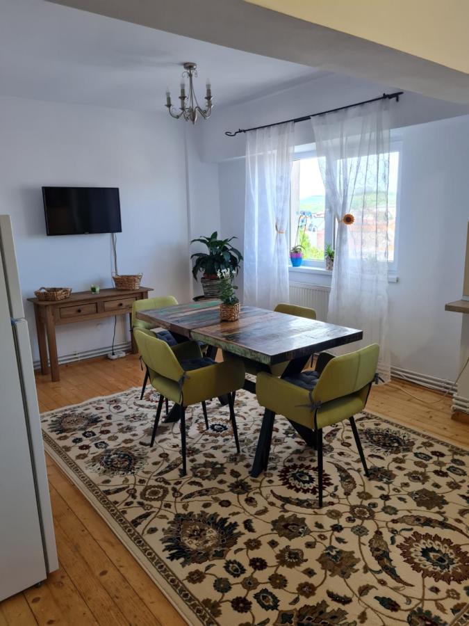 Apartament Central Gherla ภายนอก รูปภาพ